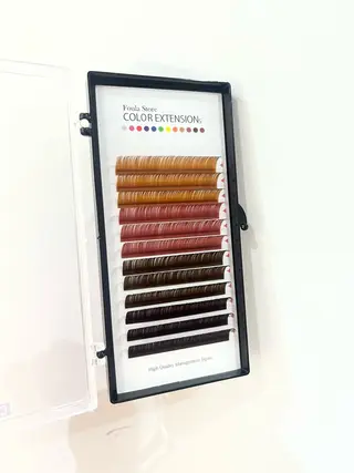 マツエク・マツパ ブリーチなしカラー ダブルカラーエクステのヘアスタイル