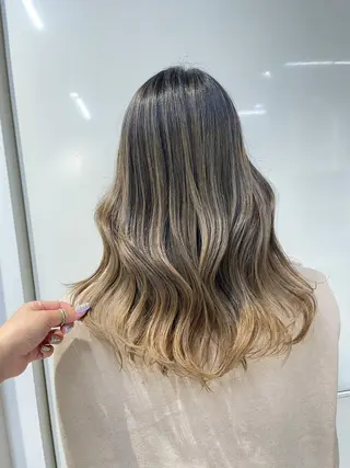 ミディアム 公式 Ease by amble luxeのヘアスタイル