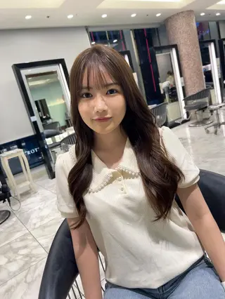 ロング カラー コテ巻きパーマ 藤野佑成のヘアスタイル