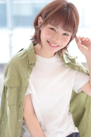 ミディアム neolive emのヘアスタイル