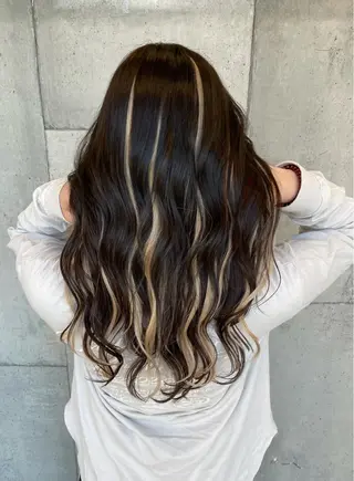 ロング 大内 志穂のヘアスタイル