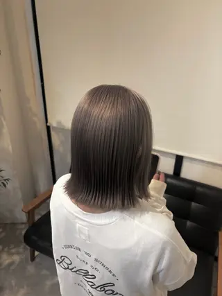 ミディアム はしもとひより/ 艶カラー/ストレートのヘアスタイル