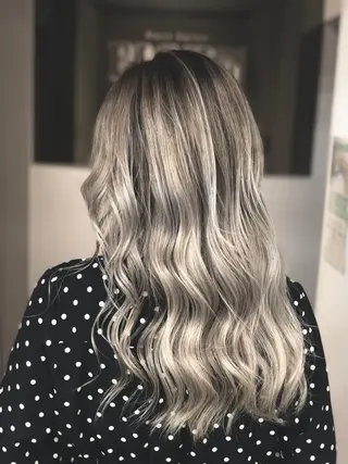 ミディアム EIGHT 船橋のヘアスタイル