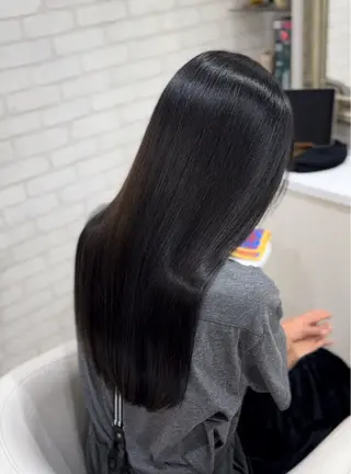 ロング 【TAKAYA】🌸 白髪ぼかしカラーのヘアスタイル