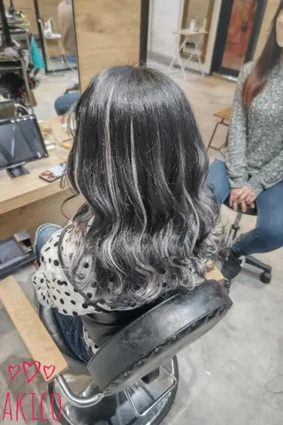 セミロング LUXBE GALLERY なんば駅前店所属・ラックスビーギャラリ ー AKICOのヘアスタイル