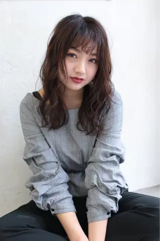 セミロング パーマ 中東 真子のヘアスタイル