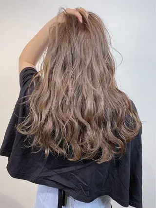 セミロング カラー _WHITE+ 南海難波店のヘアスタイル