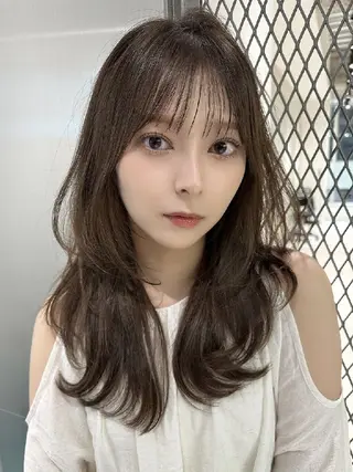 カラー セミロング Lond Roleのヘアスタイル