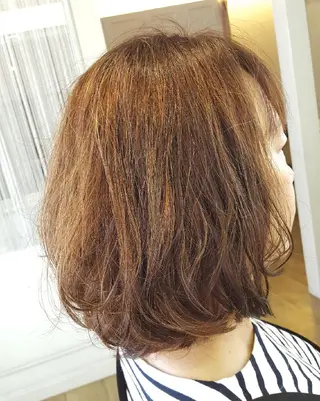 ミディアム 若泉 真梨のヘアスタイル