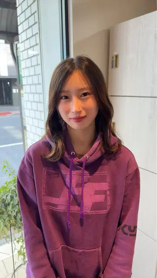 ミディアム 熊田 秀佳のヘアスタイル