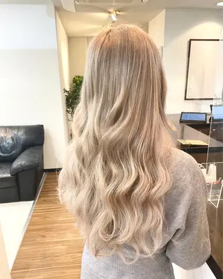 ロング カラー ANKH CROSS 新宿店所属・色ムラ修正の神様 新宿ハイトーンかすみのヘアスタイル