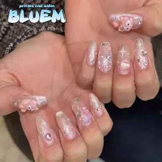 ネイル BLUEM なな🐶のネイルデザイン