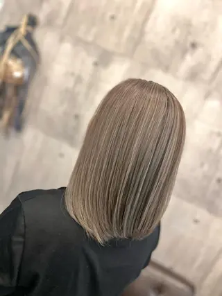 ミディアム カラー Style Tのヘアスタイル