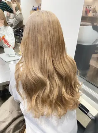 セミロング カラー SALOWIN新宿三丁目【サロウィン】所属・レイヤー🔶髪質改善 🔶透明感カラー青木のヘアスタイル