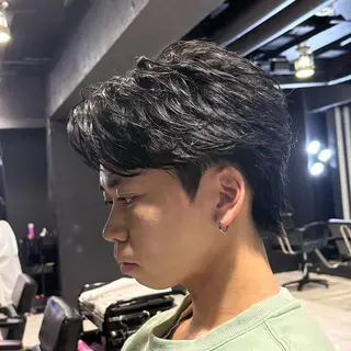 ミディアム パーマ メンズ 難波/メンズウルフ・ フェザーパーマ鶴田文のヘアスタイル