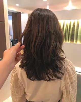 ロング カラー パーマ チーフデザイナー 若林 麻衣のヘアスタイル