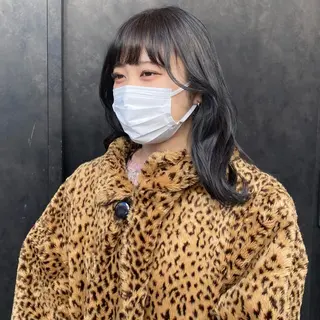 セミロング カラー 比嘉 陽のヘアスタイル