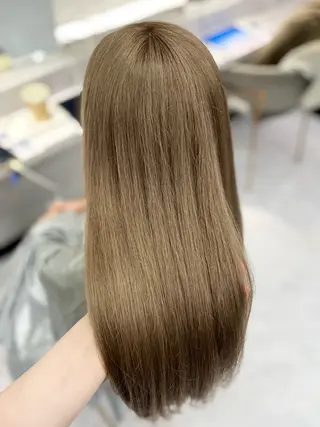 ロング XENA RENA 名駅 / 艶カラーのヘアスタイル