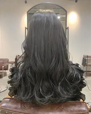 ロング カラー ヘアアレンジ メンズ キッズ ネイル マツエク・マツパ 中津No.1髪質改善 店長✨透ける暗髪のヘアスタイル