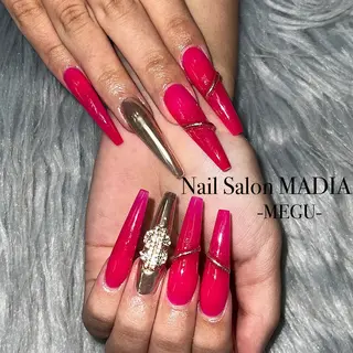 ネイル MADIA藤沢所属・MADIA MEGUのネイルデザイン