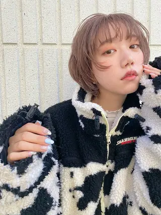 ショート カラー 垢抜け/レイヤー/ ハイトーン/アスナのヘアスタイル