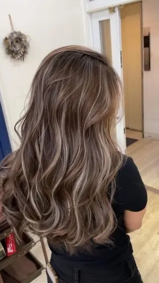 ロング カラー YU MAのヘアスタイル
