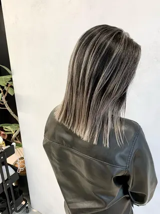 セミロング 韓国レイヤーカット KOUKIのヘアスタイル