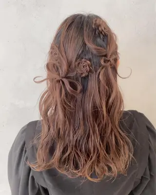 ロング カラー ヘアアレンジ 耳つぼ屋さん ‎🤍りりのヘアスタイル