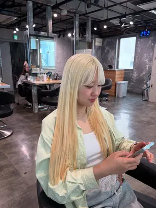 ロング カラー ハイトーンブロンド 横浜💞ミオのヘアスタイル