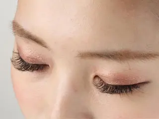 マツエク・マツパ 梅田ハイトーン チダ ヒナノのヘアスタイル