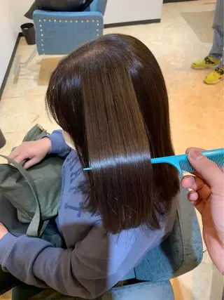 セミロング 髪質改善ayame 横山諒のヘアスタイル