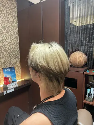 ショート レイヤー/透明感カラ ー/茅ヶ崎/momiのヘアスタイル