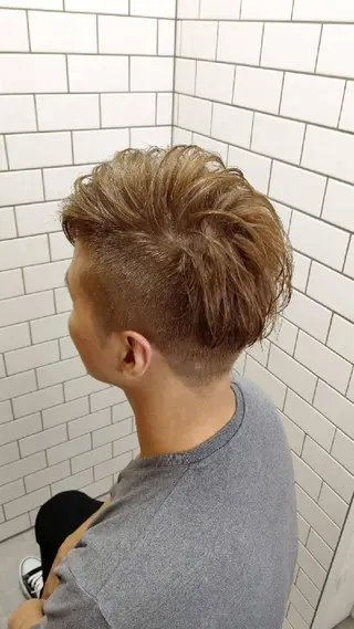 ショート LUXBE GALLERY なんば駅前店所属・ラックスビーギャラリ ー AKICOのヘアスタイル