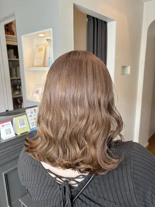 ミディアム カラー 栗林 茉那のヘアスタイル