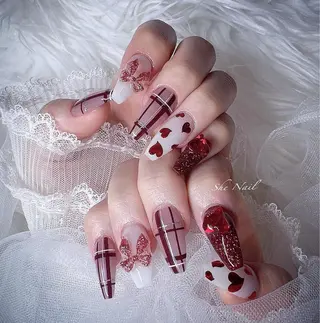 ネイル She_nail所属・ELSA_ Bellaのネイルデザイン