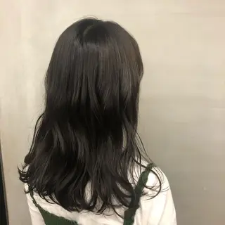 カラー brisa所属・迎 凪紗のヘアスタイル