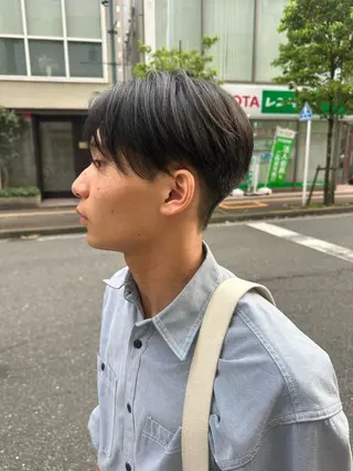 ミディアム メンズ Rei/縦落ち ツイスパ/パーマ特化のヘアスタイル