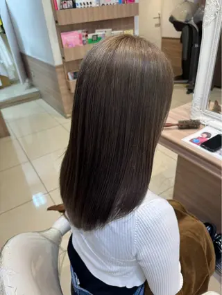 セミロング カラー 美髪艶カラー💎✨ モエのヘアスタイル