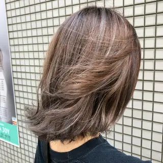 カラー 伊東 彩花のヘアスタイル