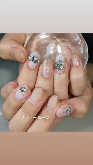 ネイル フラワー ムーンのネイルデザイン