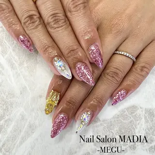 ネイル MADIA藤沢所属・MADIA MEGUのネイルデザイン