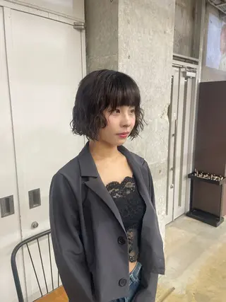 ミディアム 鈴木瑛里／ブロンド ベージュ／ピンクのヘアスタイル