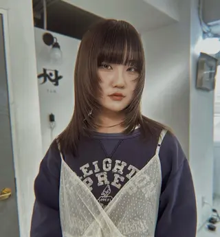 セミロング オト/レイヤー/ Wカラーのヘアスタイル