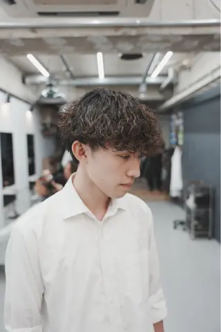 ショート パーマ メンズ スパイキーショート パーマ　具志堅　太志のヘアスタイル