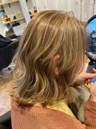 ミディアム カラー 韓国ヘア顔周りカット 艶髪ベージュtamaのヘアスタイル