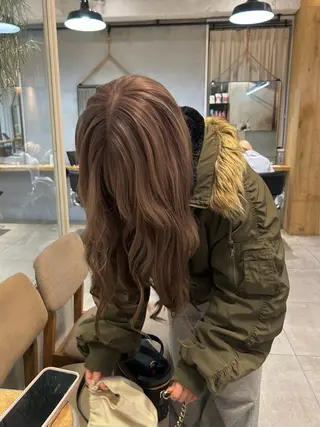 カラー moeka 表参道のヘアスタイル