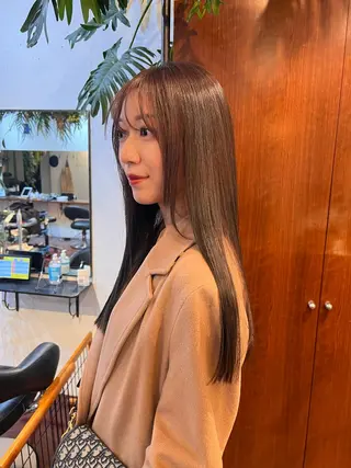 ロング 柔らかブラウン/顔周 りレイヤー♡ユウシのヘアスタイル