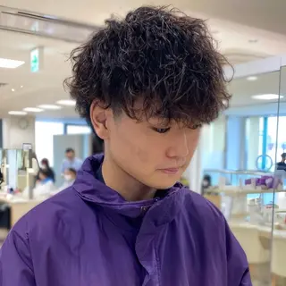 ショート パーマ メンズ 銀座メンズNo1🦚 ブリーチ🌿レイヤーのヘアスタイル