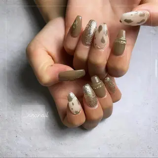 ネイル GRANDE OSU Anna 🧸💛のネイルデザイン