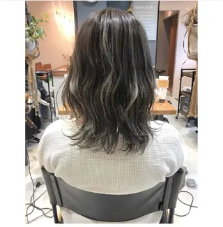 ミディアム カラー 船津 佳奈美のヘアスタイル